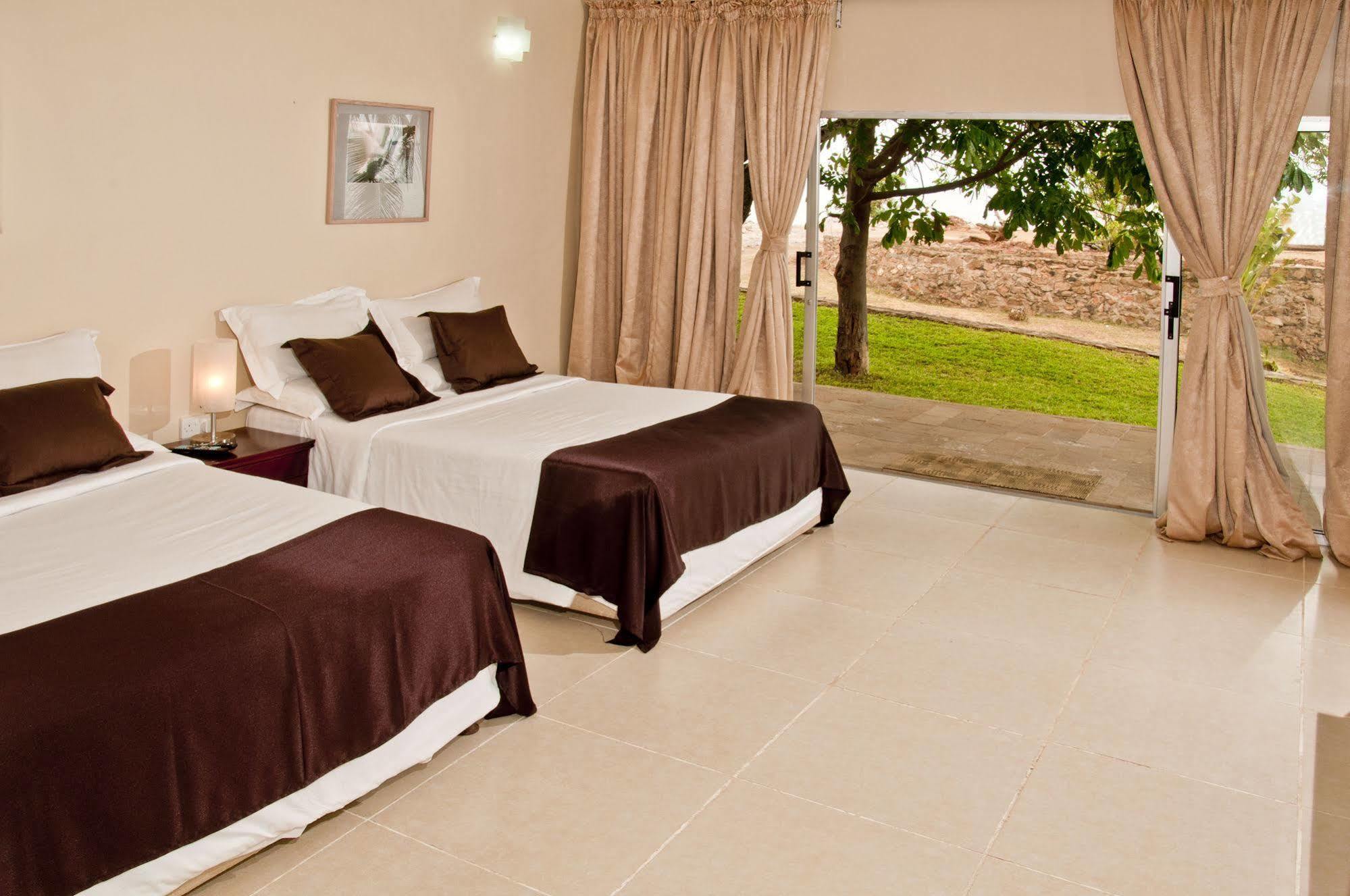 Lake Safari Lodge Сиавонга Экстерьер фото