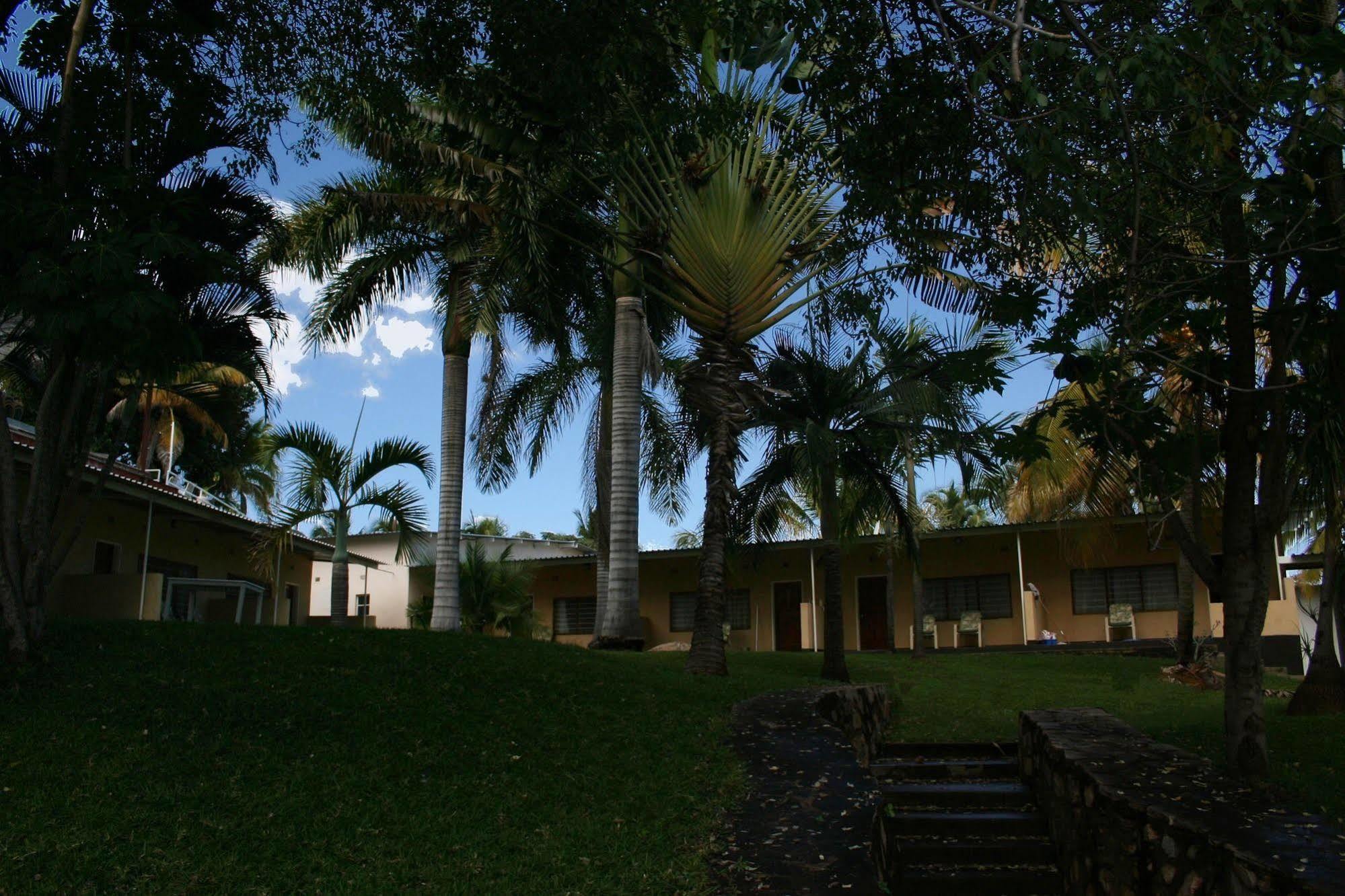 Lake Safari Lodge Сиавонга Экстерьер фото